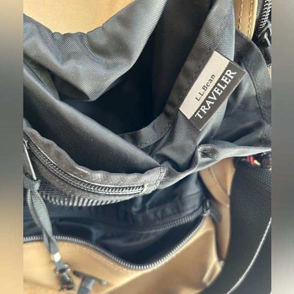 LLBEAN Traveler bag, converts to shoulder or backpack. #0MS45. Versatile, Unisex - Picture 7 of 14
